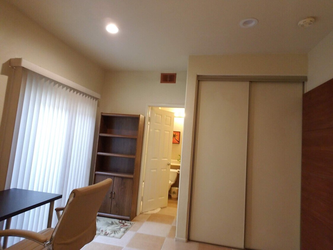 Foto principal - 17624 Osbourne Ave