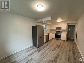Building Photo - 37 Nipigon Ave