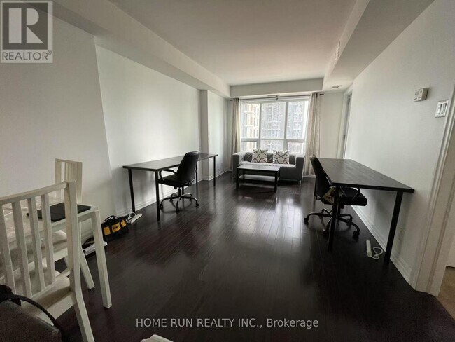 Photo du bâtiment - 242-242 Rideau St