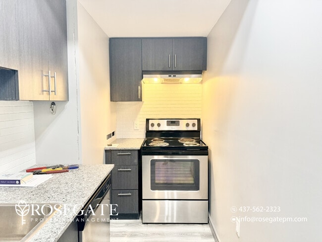 Photo du bâtiment - Modern 2-Bedroom Condo with Balcony – Utilities Included in Waterloo