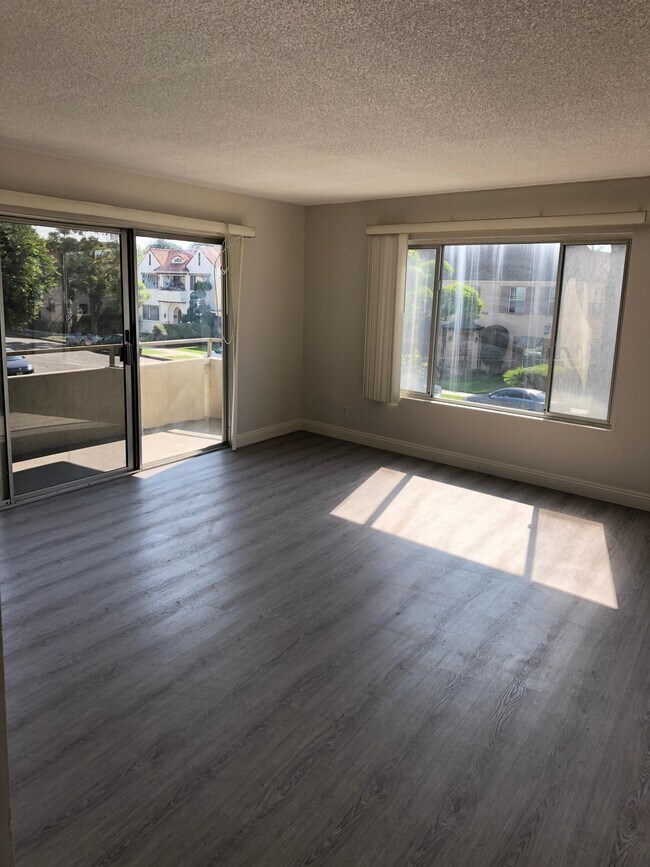 Foto del edificio - 3639 E 2nd St