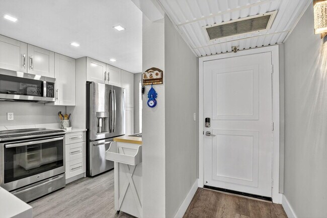 Foto del edificio - 20 Royal Palm Way