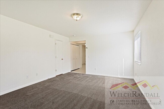 Building Photo - 3 Bed 1.5 Bath Duplex in Ogden!