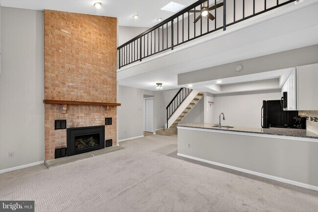 Building Photo - 933 Washington Pl