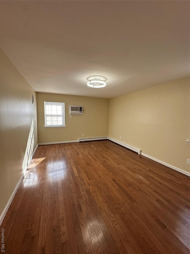 Building Photo - 158 Farmers Ave