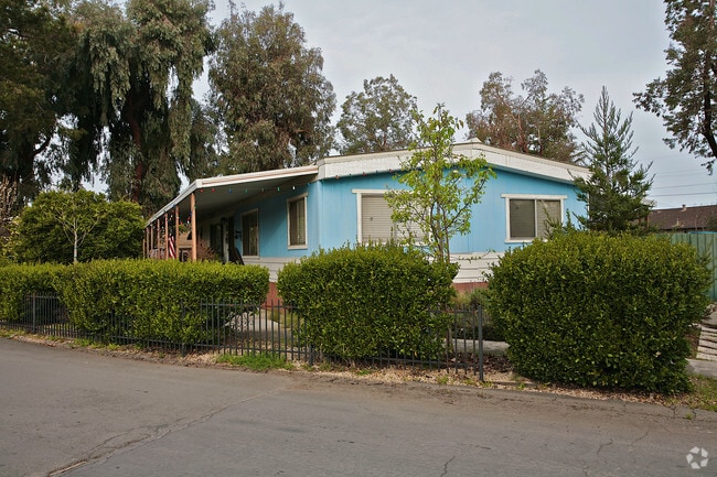 Building Photo - Santa Rosa Mobile Estates