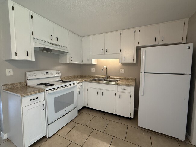 Foto del edificio - 536 Briarwood Rd
