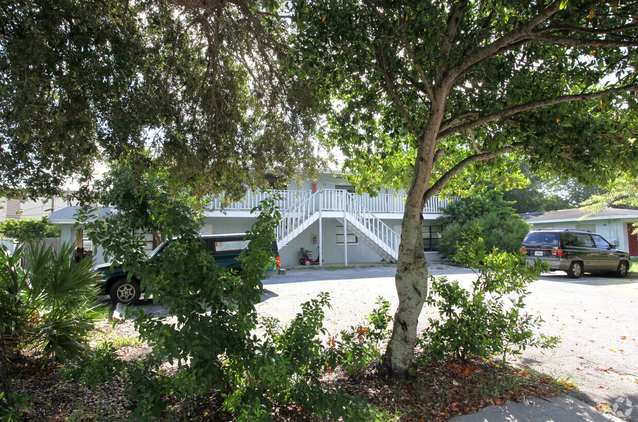 Building Photo - 511 Phoenix Ave