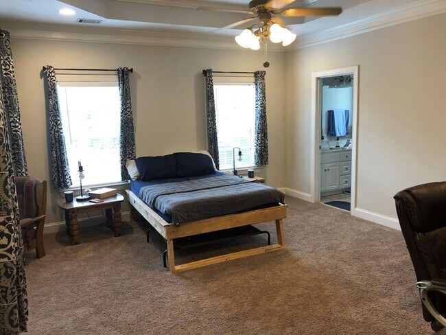 Foto del edificio - Evans Home * Millshaven Subdivision * Main Floor Primary