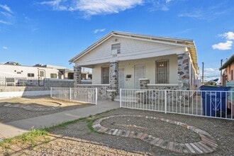 Building Photo - 3418 Yandell Dr