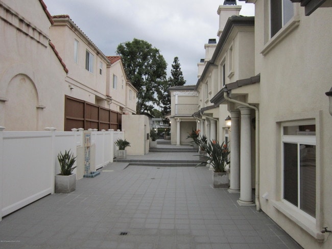 Foto del edificio - 785 S Marengo Ave