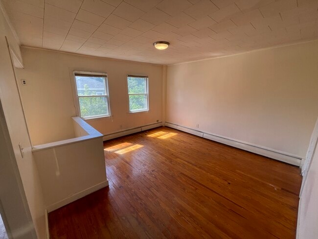 Building Photo - 203 Baldwin St