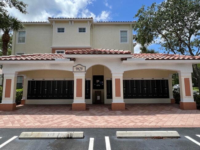 Building Photo - 9825 Baywinds Blvd