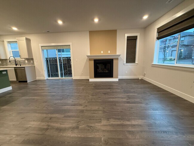 Foto del edificio - 4 bedroom 2.5 bath House - Beaverton - Was...
