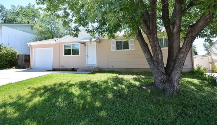 Foto principal - 4023 E Pikes Peak Avenue, Colorado Springs...