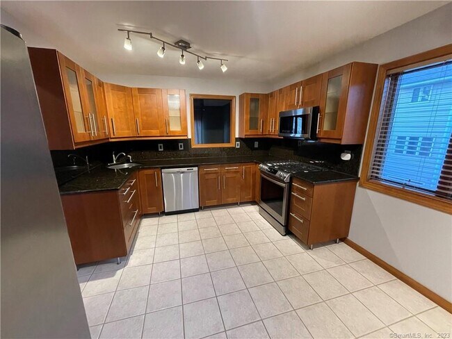 Building Photo - 45 Steeplechase Dr