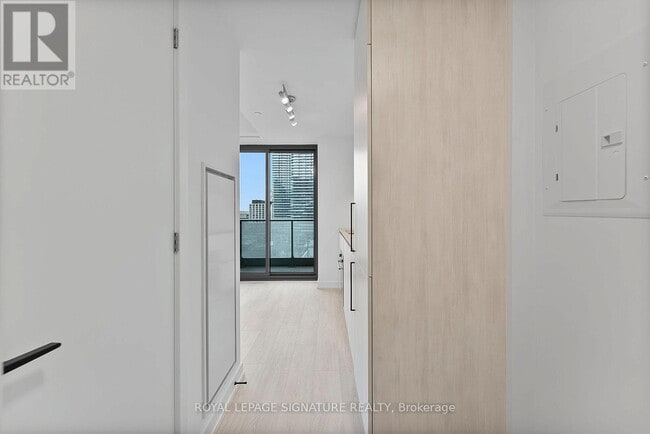 Building Photo - 35 Parliament St