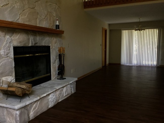 Building Photo - Three Bedroom Three Bath Single Family Home