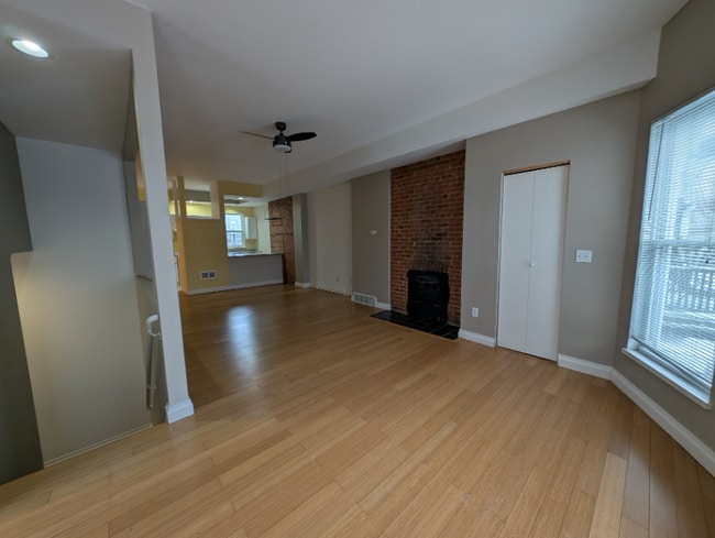 Building Photo - 158 Park St