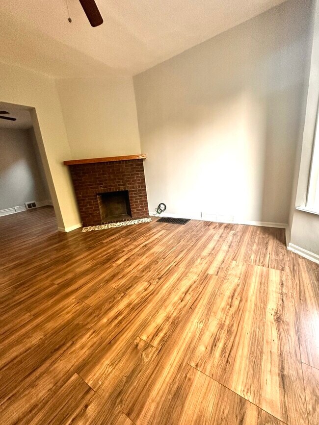 Foto del edificio - 1302 E 72nd St