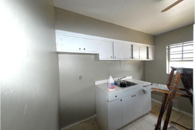 Building Photo - 822 NW 7th Ter