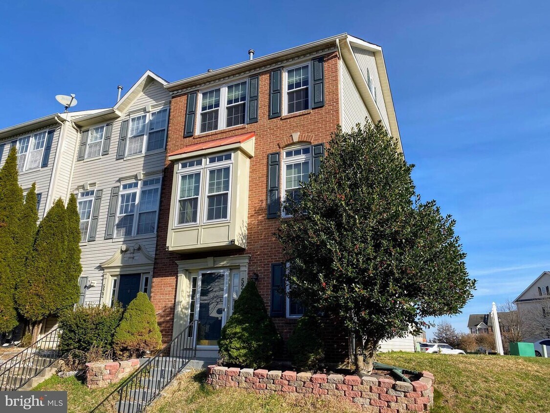 524 Eisenhower Dr, Frederick, MD 21703 Townhome Rentals in Frederick