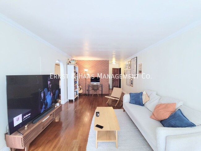 Foto del edificio - Beautifully Remodeled 1 Bedroom Condo Step...