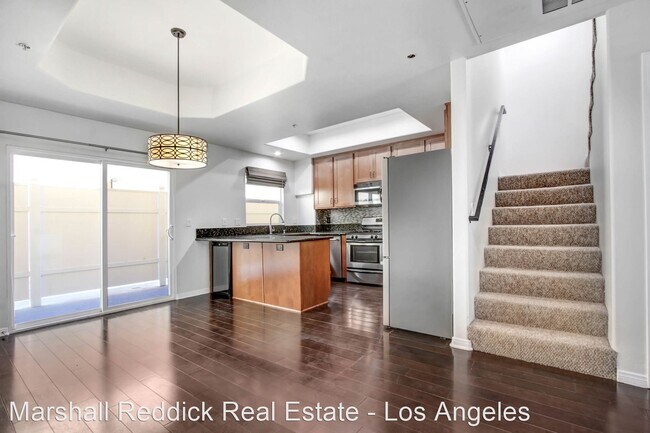 Foto del edificio - 3 br, 4 bath House - 5521 Kester Ave Unit 9