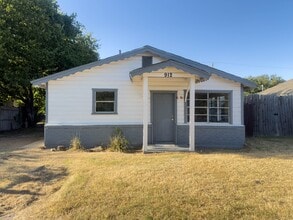 Building Photo - 912 SW 17th St