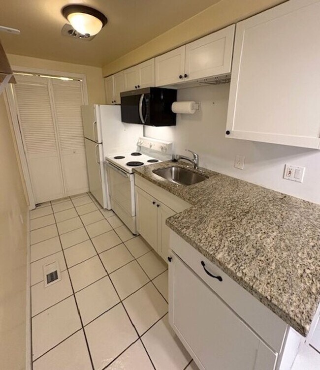 Building Photo - 1 Bedroom / 1 Bath in South Salt Lake!