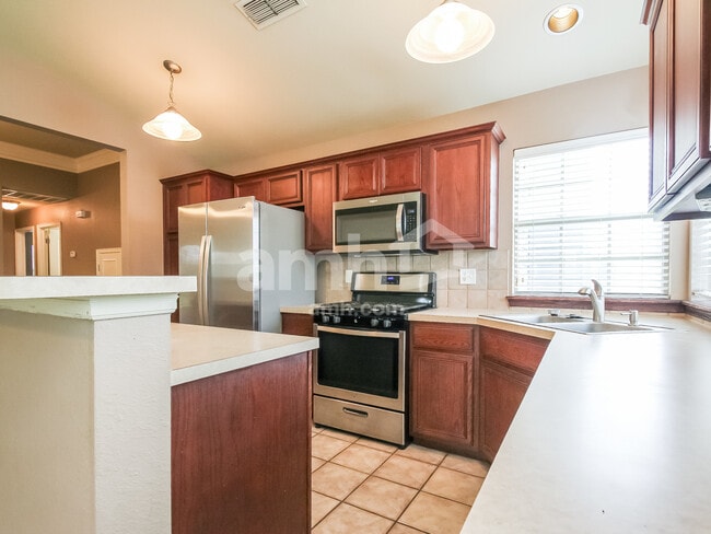 Building Photo - 1606 W Vicksburg Pl