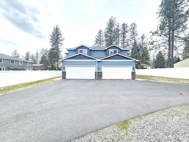 Foto del edificio - $2,300 - 3 Bed / 2.5 Bath Gorgeous Newer Built Duplex in North Spokane