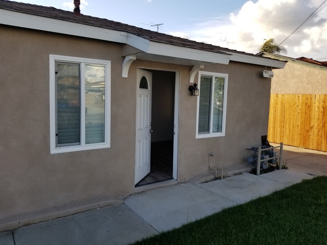 Foto principal - 15227 Osage Ave
