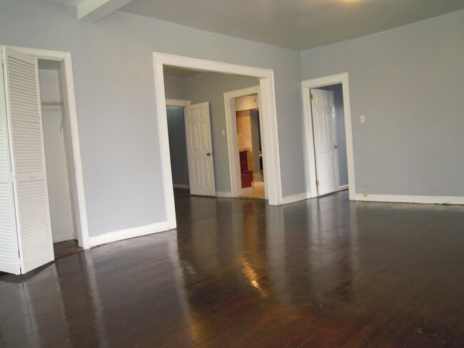 Foto del edificio - 56-58-58 Pine Grove Terrace