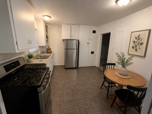 Foto del edificio - 537 W Colden Ave