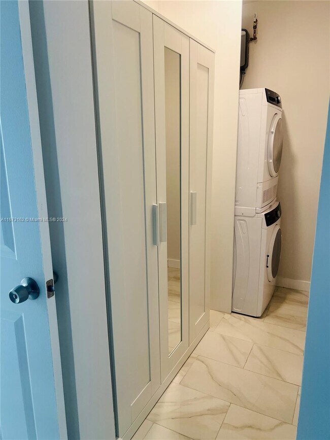 Foto del edificio - 228 SE 9th Ct