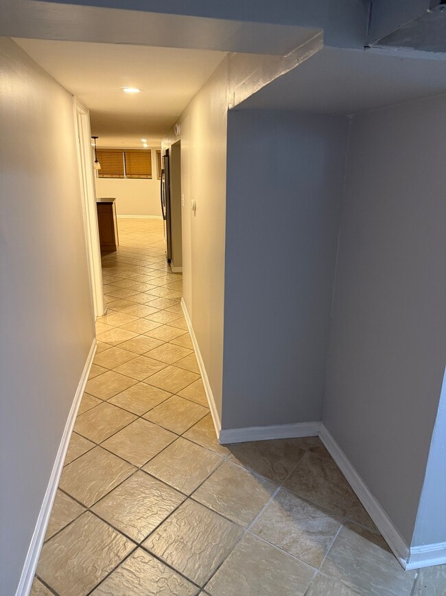 Building Photo - 2727 N Artesian Ave