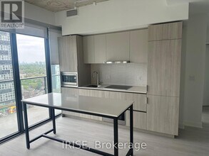 Building Photo - 47 Mutual St