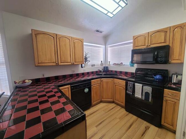 Foto del edificio - 991 N 2100 W