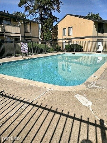 Building Photo - 2 br, 1 bath Apartment - 1600 Aster Drive