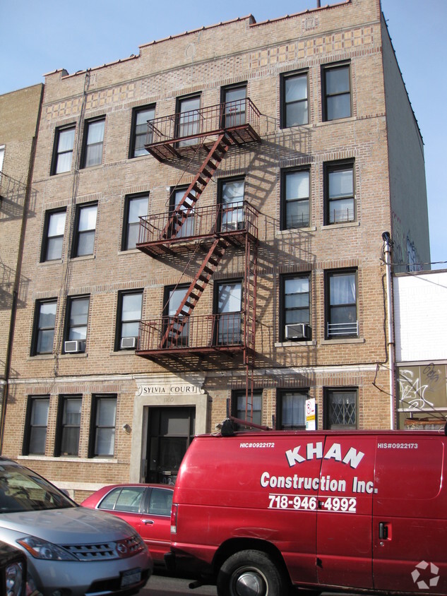 Foto del edificio - 1700 E 15th St