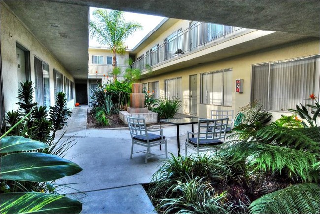 Courtyard - Marina Vista Apartments