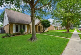 Building Photo - 21318 Park Valley Dr