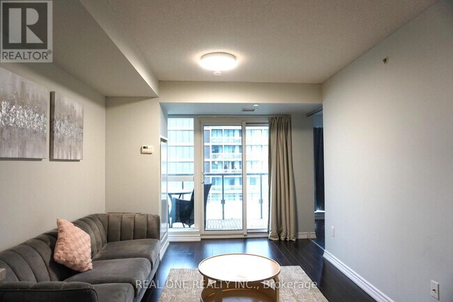 Photo du bâtiment - 386 Yonge St