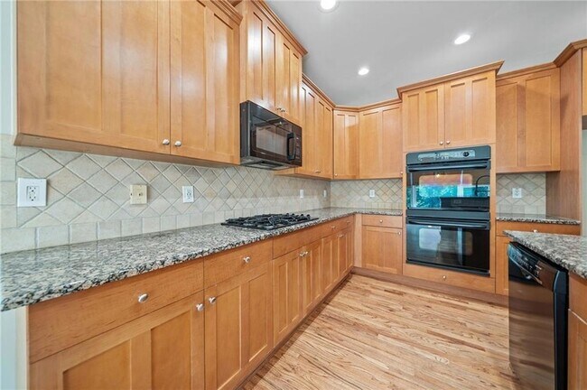 Building Photo - 521 Wooded Mountain Trail