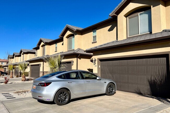 Foto del edificio - Blackhawk Townhome! Incredible Amenities!!