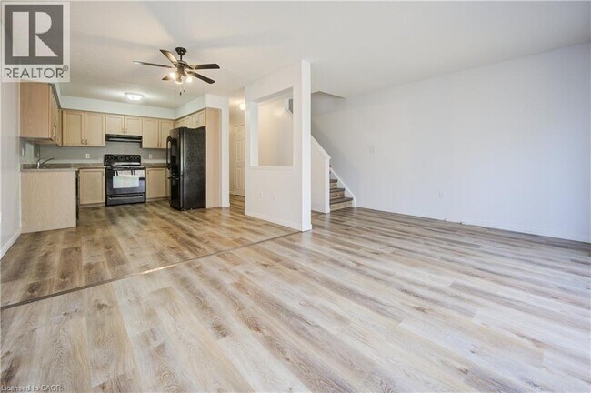 Photo du bâtiment - 110 Activa Ave