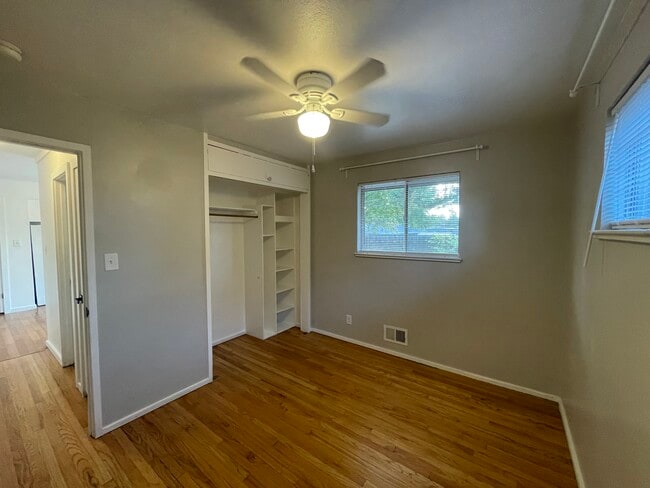 Building Photo - 8751 Oakwood St