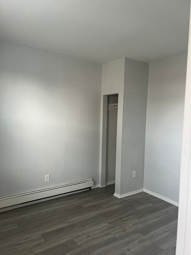 Foto del edificio - 424 E Girard Ave