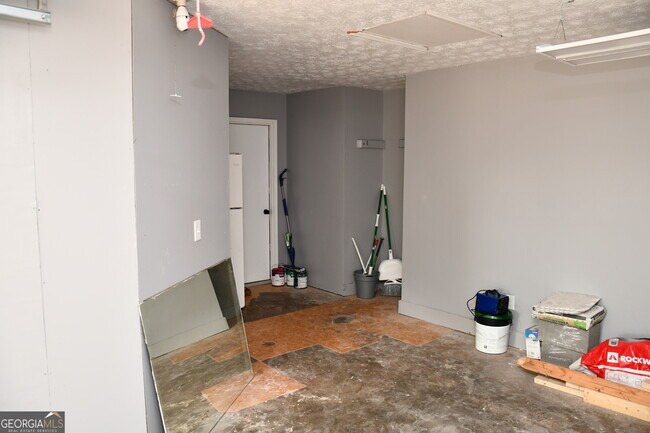 Building Photo - 5932 Homestead Cir